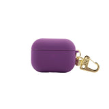 AirPods Case aus Silikon mit goldenem Karabinerhaken • Tillandsia Purple