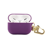 AirPods Case aus Silikon mit goldenem Karabinerhaken • Tillandsia Purple